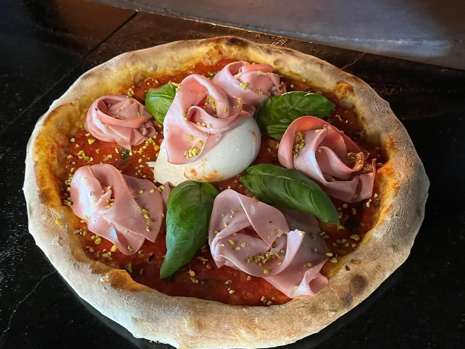 Pizza crudo bufala basilico