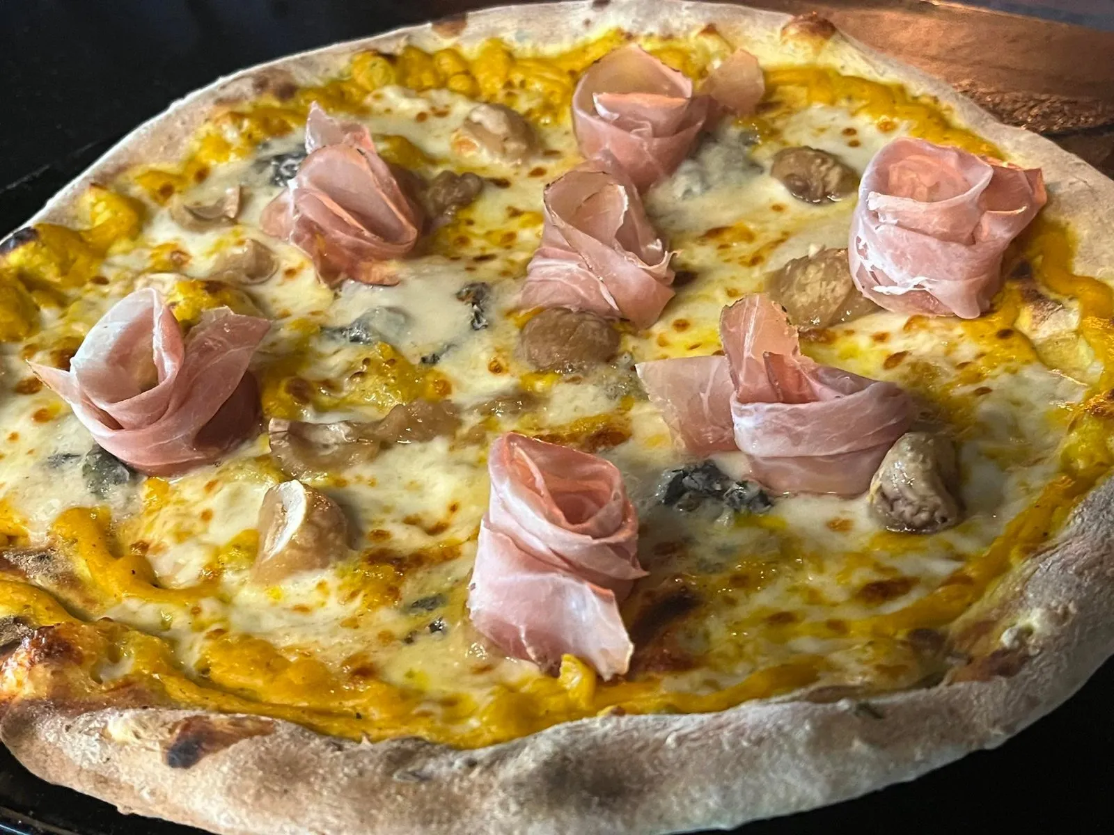 Pizza crudo porcini