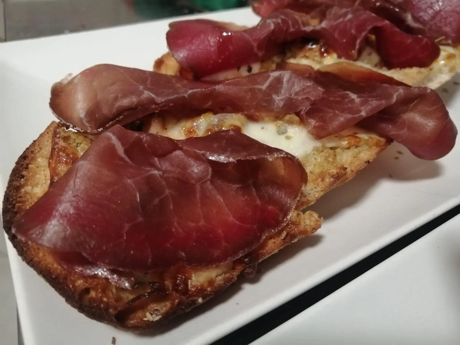 Bruschetta bresaola